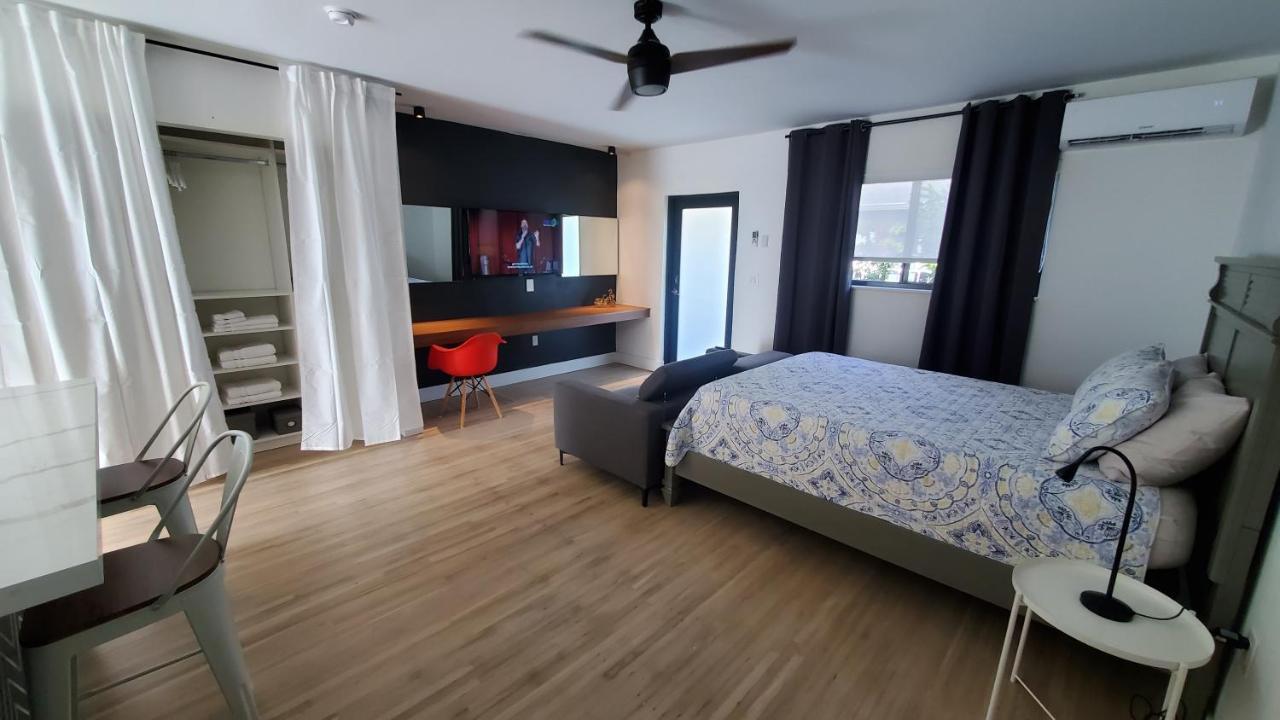 Casa Cuba In Little Havana, Brickell, Calle 8 And 10 Minutes To The Beach Free Parking マイアミ エクステリア 写真
